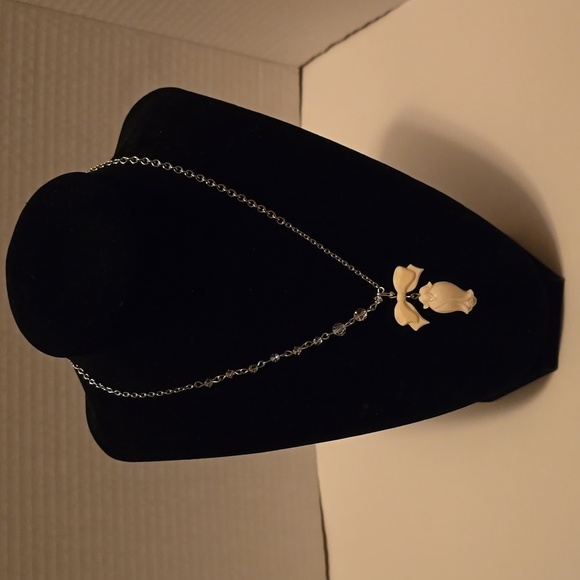 Tarina Tarantino White Tulip and Bow Necklace - Picture 1 of 6